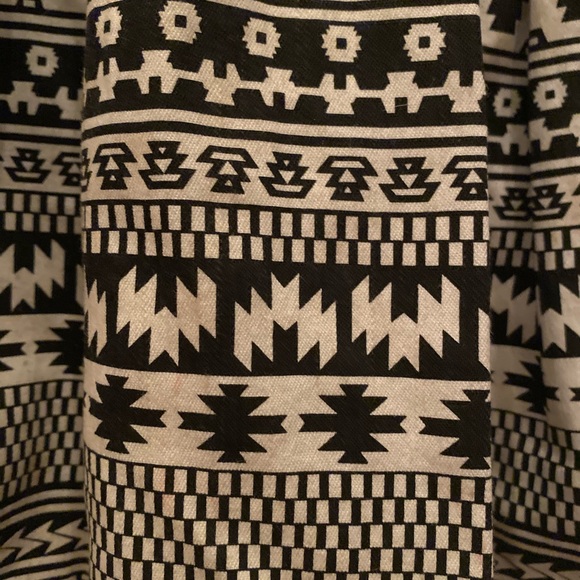 🦋 3/$15 MIAMI black and white Aztec print skater skirt - Picture 2 of 9